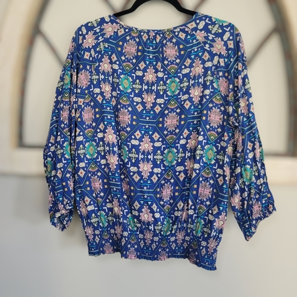 *NWOT* Crosby By Mollie Burch Blue Tribal Print Peasant Blouse, Sz L - Picture 4 of 4